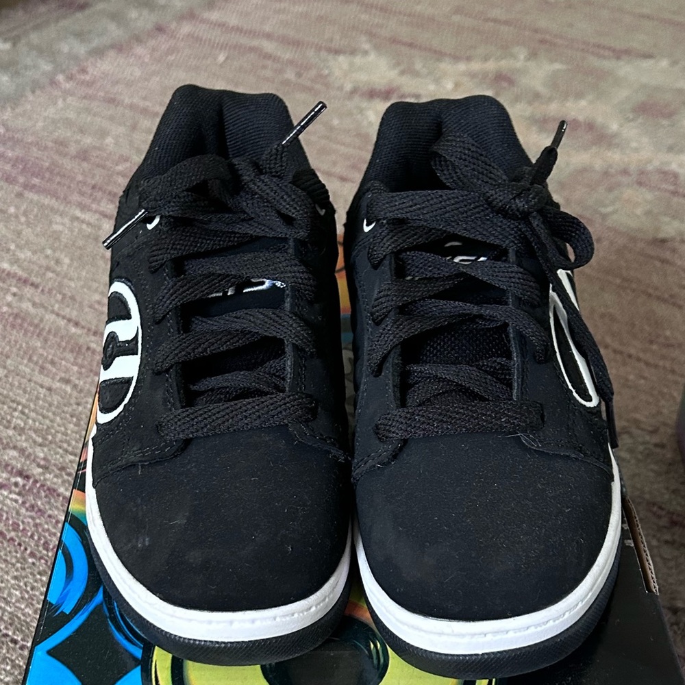 Heelys black